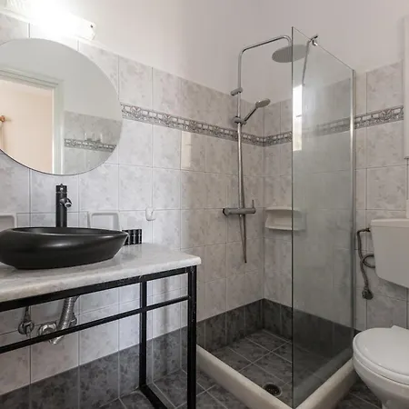 Apartment Studios Vrettos Beachfront Hotel