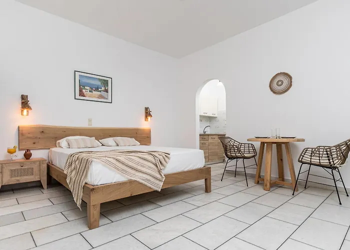 Vrettos Beachfront *