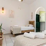 Vrettos Beachside Retreat *