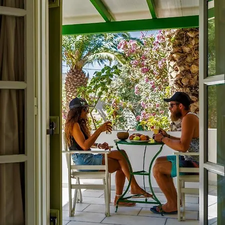 Apartment Studios Vrettos Beachfront Hotel *