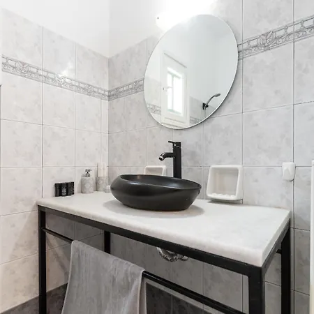 Vrettos Beachfront *